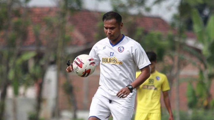 Assisten Pelatih Arema FC, Charis Yulianto (Instagram: @aremaofficial)