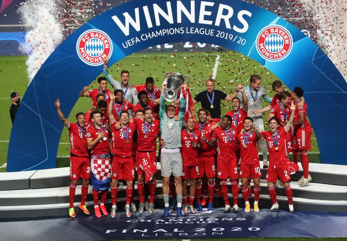 Bayern Munchen mengangkat trofi Liga Champions 2019/2020. (Foto: Twitter/@FCBayern)