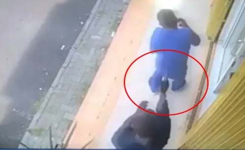 Ilustrasi pembunuh  bos pelayaran ditangkap. CCTV keamanan ruko memperlihatkan pelaku menembak korban, 13 Agustus lalu. (Foto:Istimewa) 