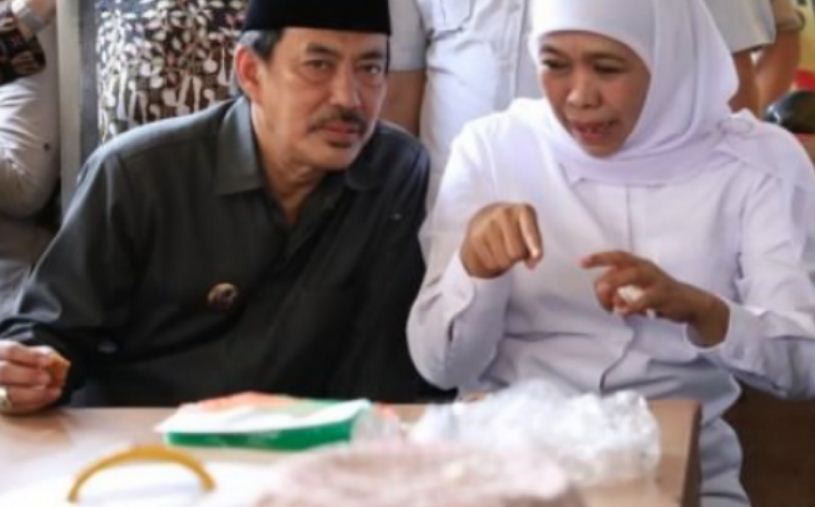 Mendiang Plt Bupati Sidoarjo Nur Ahmad Syaifudin bersama Gubernur Jawa Timur Khofifah Indar Parawansa. (Foto: Fariz Yarbo/Ngopibareng.id) 