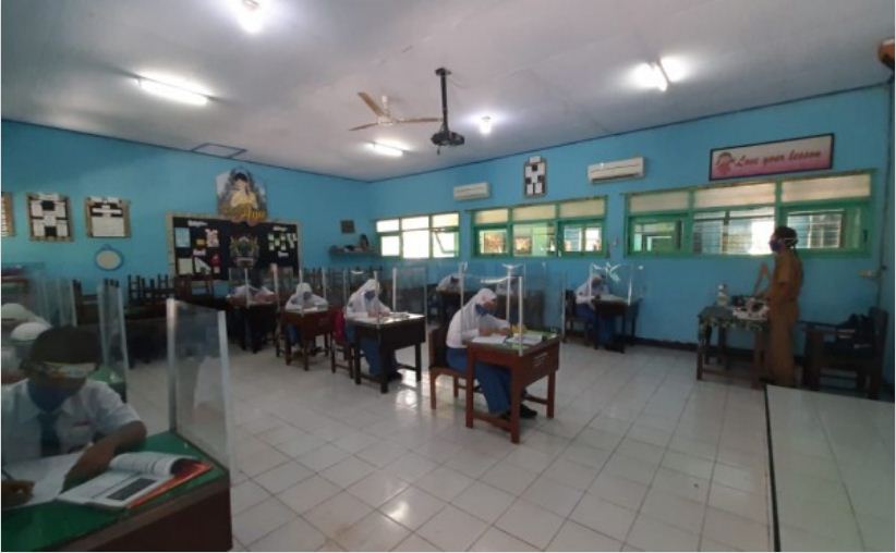 Uji coba pelaksanaan pembelajarana tatap muka di SMAN 2 Nganjuk, Jawa Timur. (Ngopibareng.id)