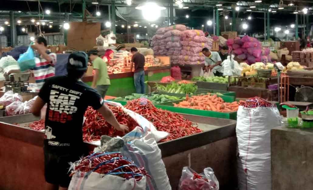 Pasar Induk Osowilangun Surabaya kembali ramai setelah hasil swab pedagang dan pengunjung negatif. (Foto: Istimewa)