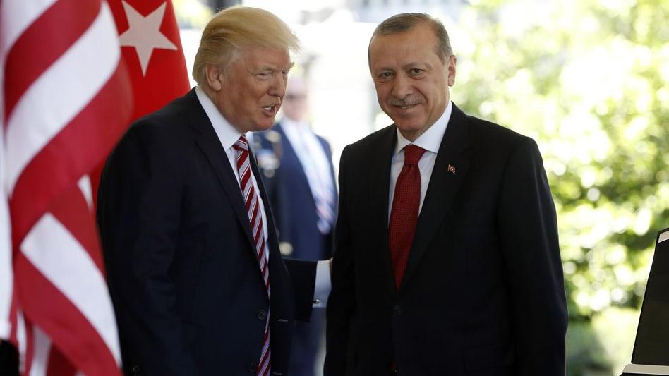 Donald Trump ketika melakukan penyambutanErdogan atas Presiden Turki Recep Tayyip Erdogan. (Foto: Istimewa)