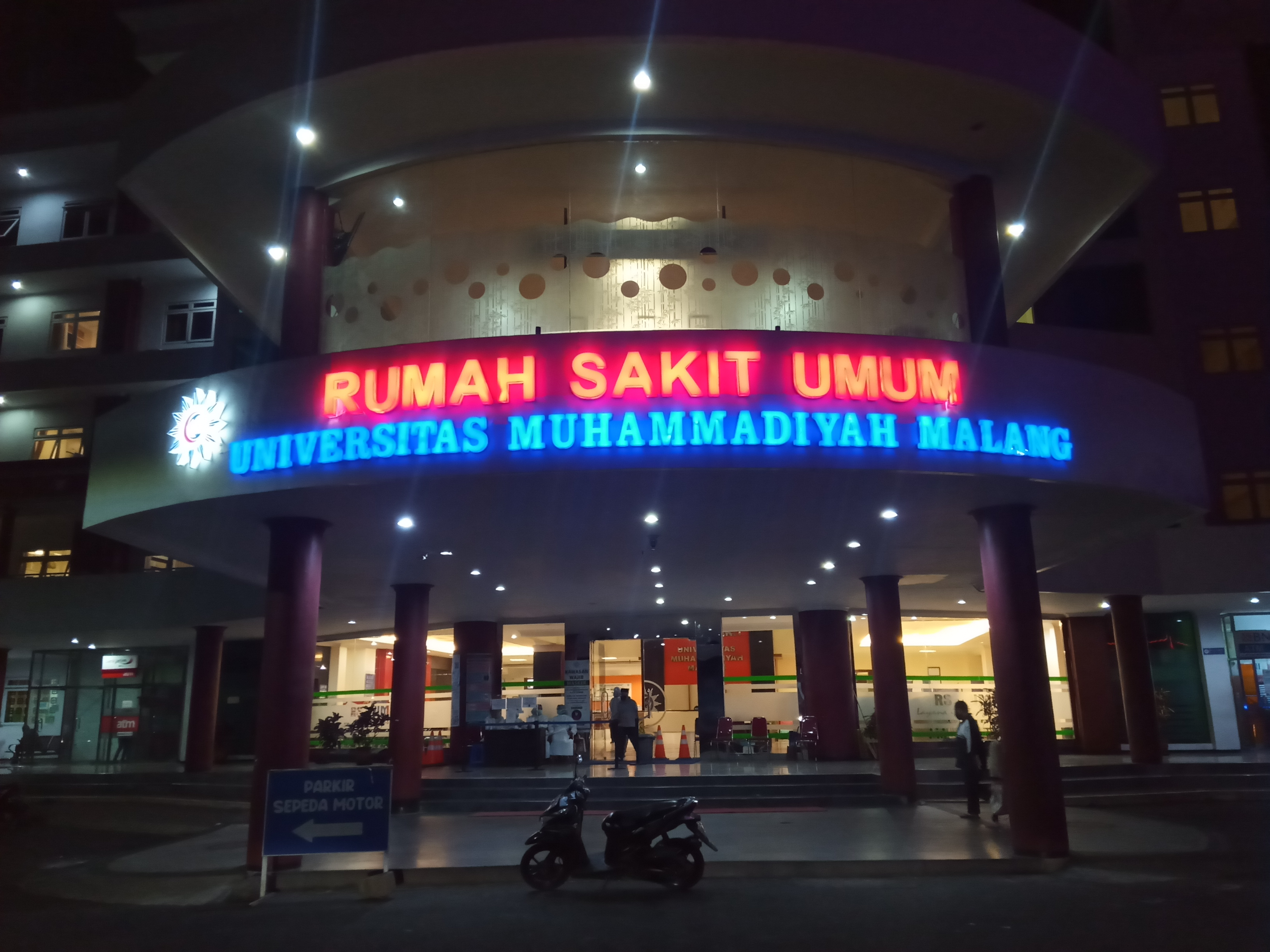 Tampak depan Rumah Sakit Umum (RSU) Universitas Muhammadiyah Malang. (Foto: Lalu Theo/Ngopibareng.id)