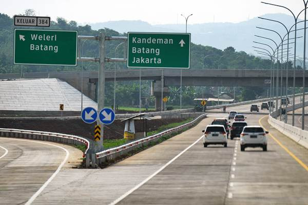Jalan tol Trans Jawa yang dituntaskan Jokowi.