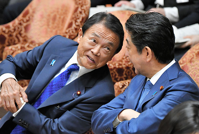 Taro Aso dan Shinzo Abe menyatakan mundur dari kursi PM Jepang. (Foto:financialtimes) 