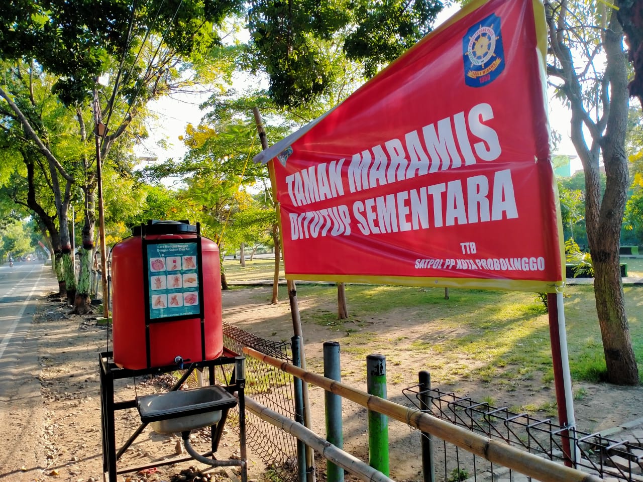 Taman Maramis di Kecamatan Kanigaran, Kota Probolinggo ditutup sementara. (Foto: Ikhsan Mahmudi/Ngopibareng.id)