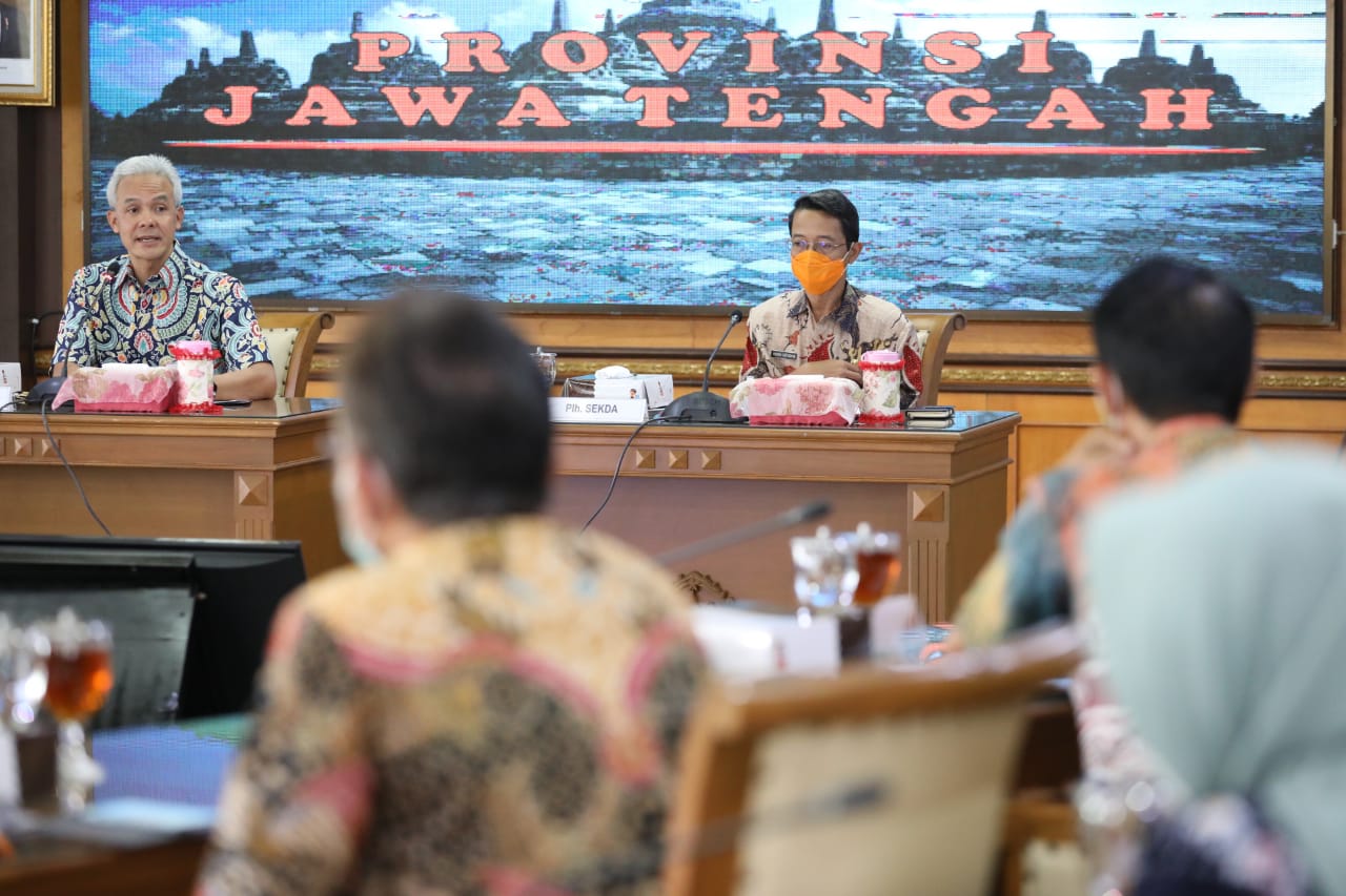 Gubernur Ganjar Pranowo saat memaparkan Pergub protokol kesehatan. (Foto: Ist/Ngopibareng.id)