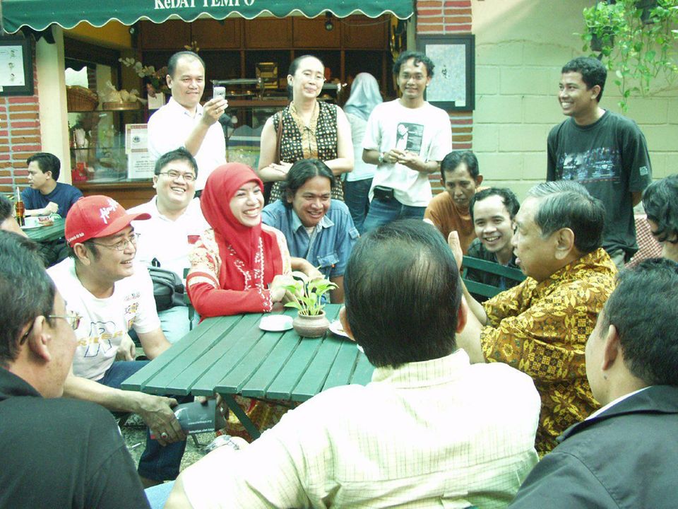 KH Abdurrahman Wahid (Gus Dur) ketika bersama para aktivis pesantren. (Foto: Istimewa)