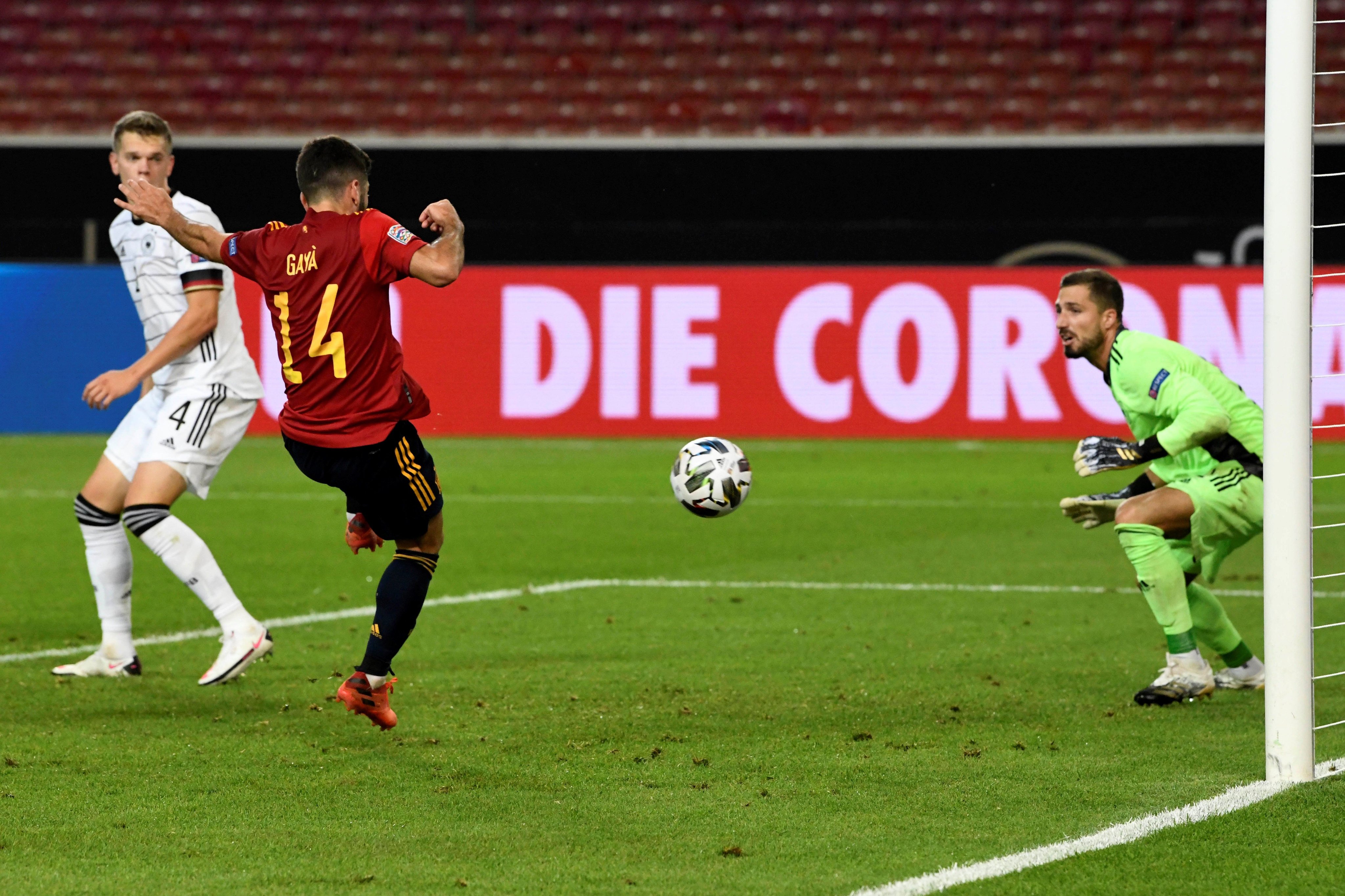 Pemain belakang Spansyol Jose Gaya memutus asa Jerman dengan mencetak gol penyama di injury time. (Foto: AFP)