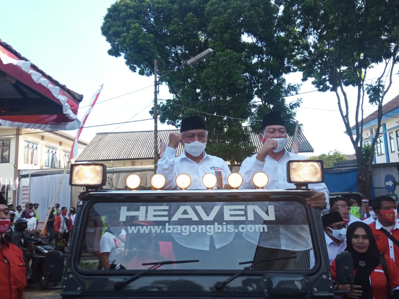 Bapaslon SanDi usai mendaftar di KPUD Kabupaten Malang. (Foto: Lalu Theo/Ngopibareng.id)