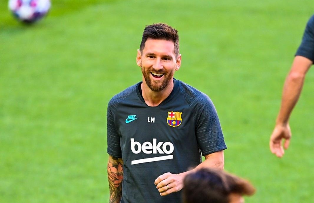 Lionel Messi mempertimbangkan untuk bertahan. (Foto: Twitter/@