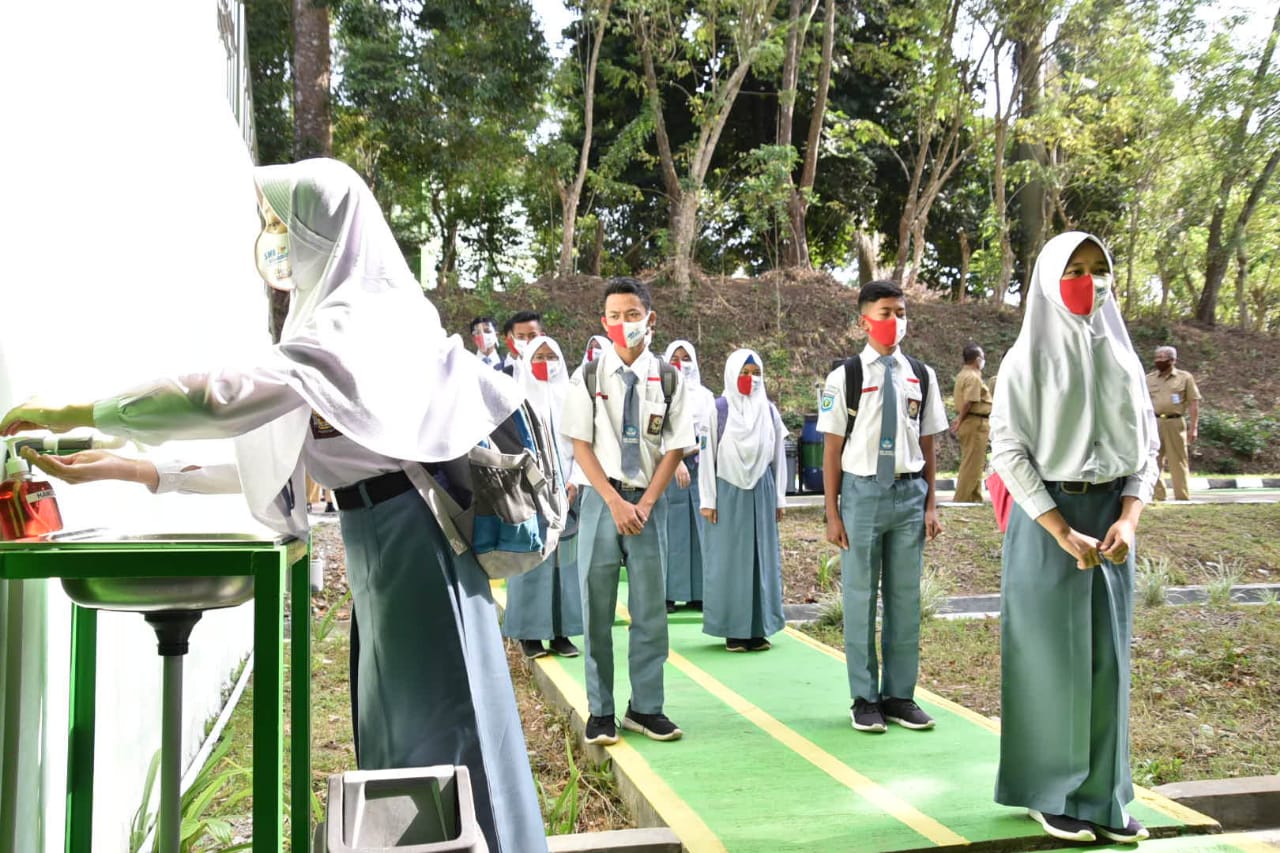 Pelajar di Tegal mulai sekolah tatap muka. (Foto: Ist/Ngopibareng.id)