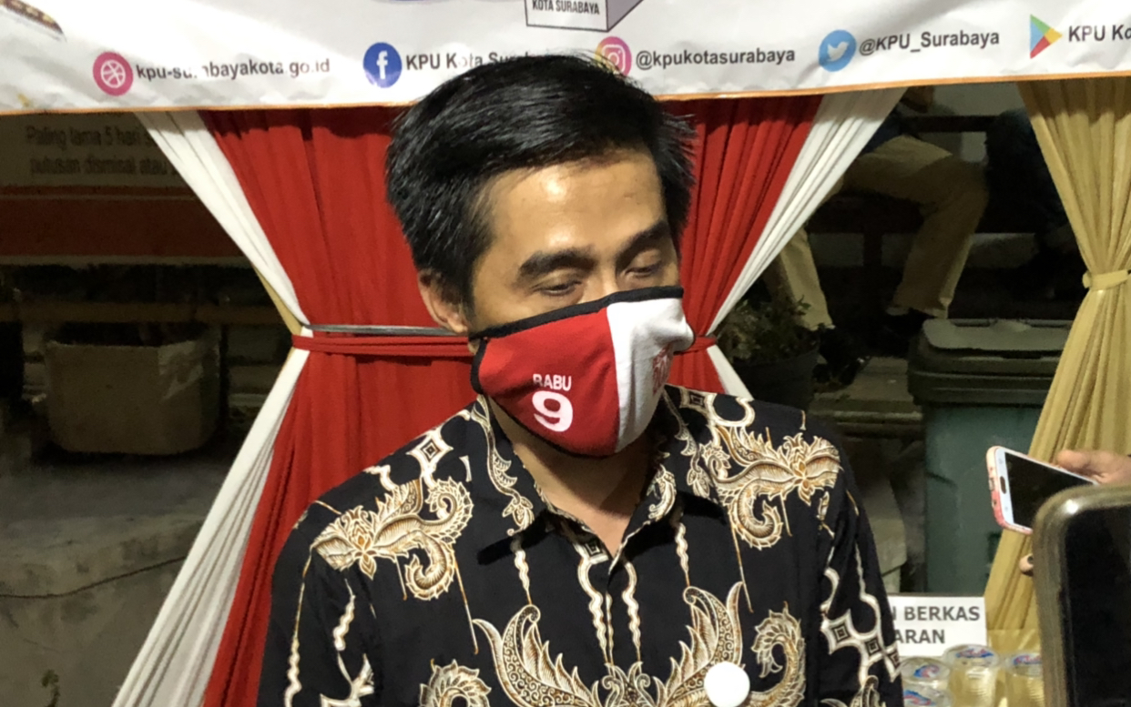 Ketua KPU Surabaya, Nur Syamsi saat ditemui di Kantor KPU Surabaya, Minggu, 6 September 2020. (Foto: Andhi Dwi/Ngopibareng.id)
