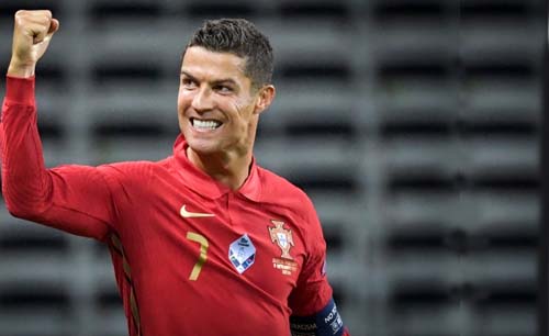 Ronaldo usai mencetak gol ke gawang Swedia, hari Rabu dini hari WIB. Portugal mengalahkan Swedia 2-0  pada pertandingan UEFA Nations League. (Foto:Reuters)
