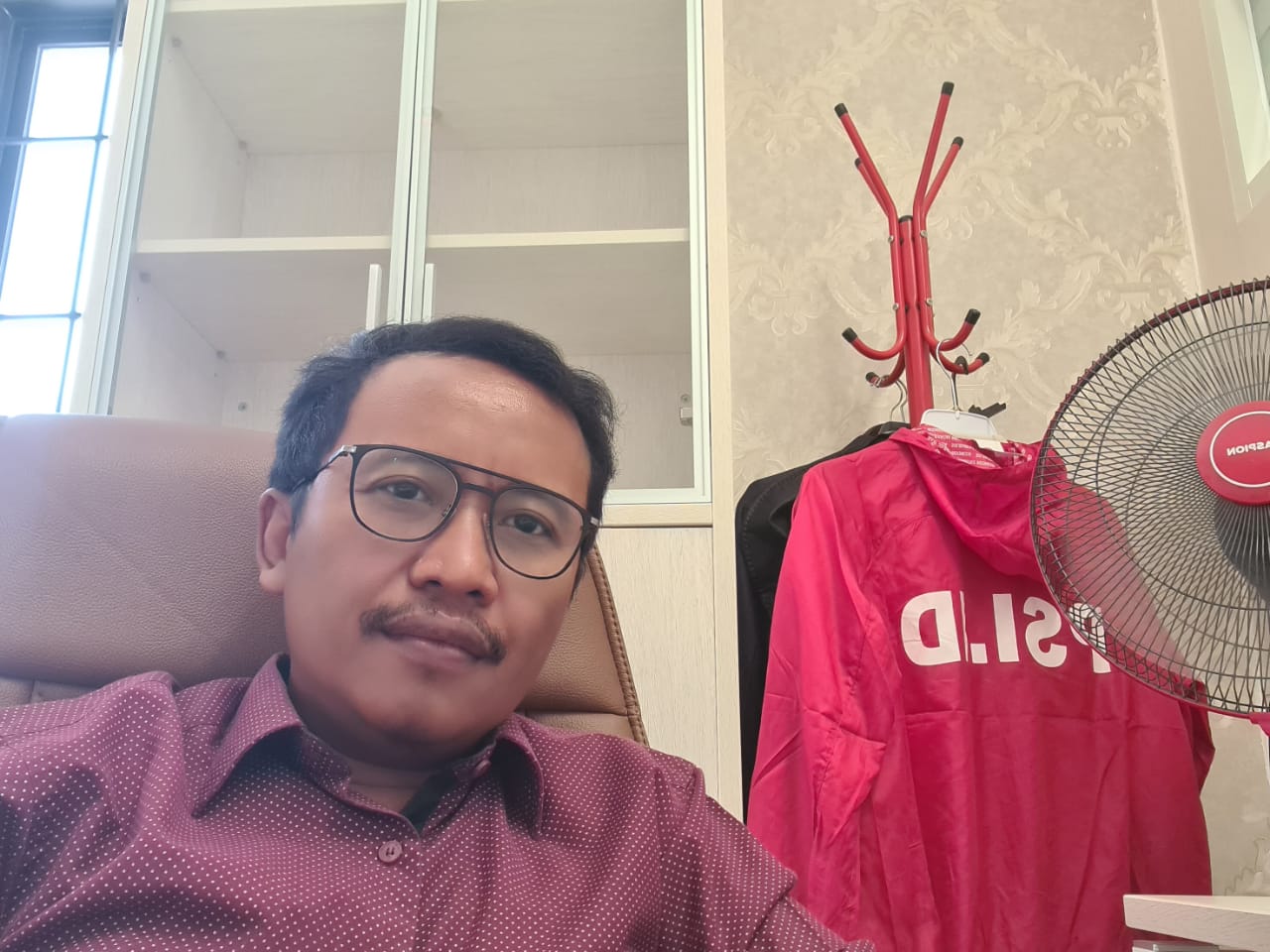 Sekretaris DPD PSI Surabaya, Tjutjuk Supariono. (foto: Alief Sambogo/ngopibareng.id)