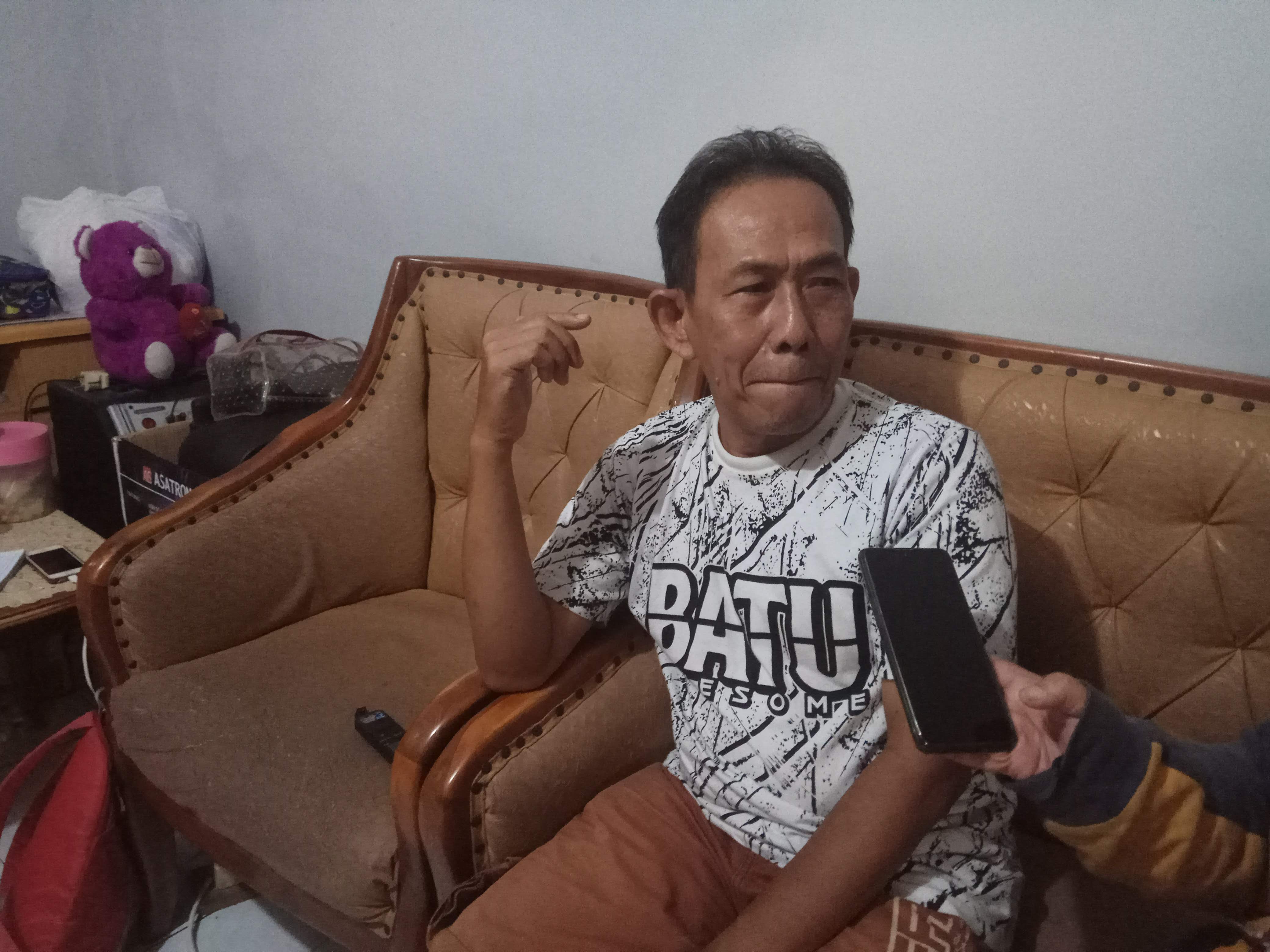 Mujiarto saat bercerita bagaimana hematnya memakai Jargas PGN. (Foto: Amir Tejo/Ngopibareng.id)