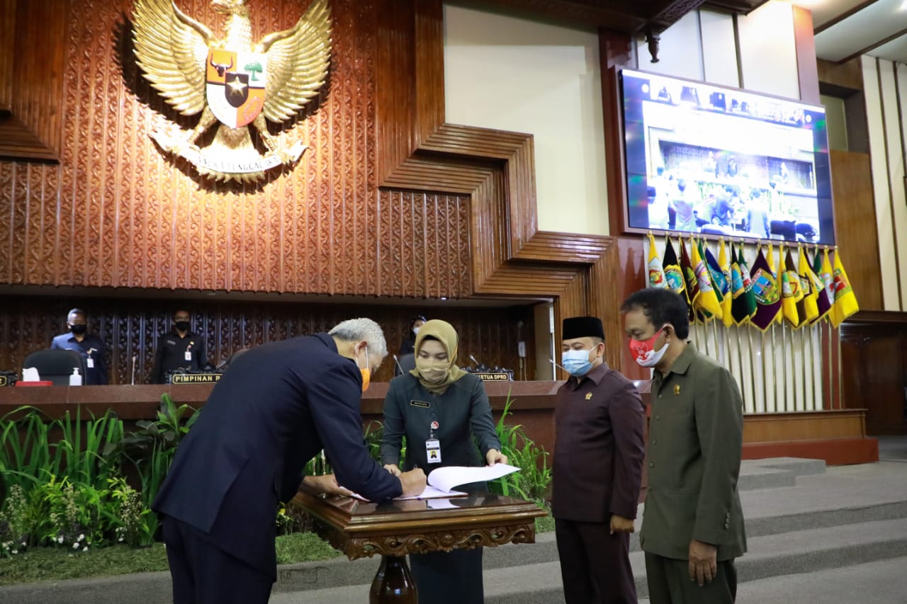 Gubernur Ganjar Pranowo saat penetapan APBD Perubahan. (Foto: Ist/Ngopibareng.id)