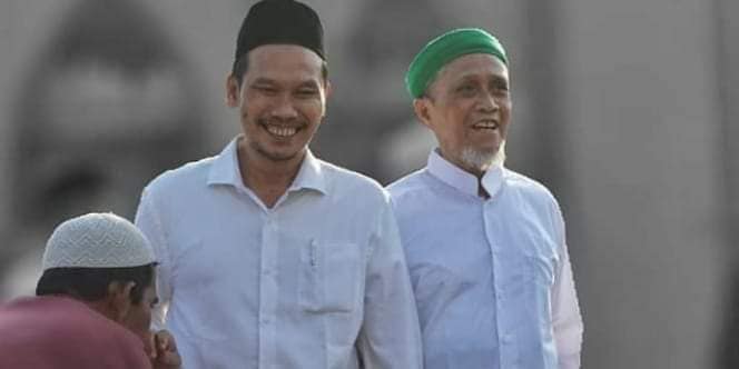 KH Ahmad Bahauddin Nursalim (Gus Baha') bersama KH Masbuchin Faqih, Pesantren Mambaussholihin, Suci Gresik. (Foto: Istimewa)