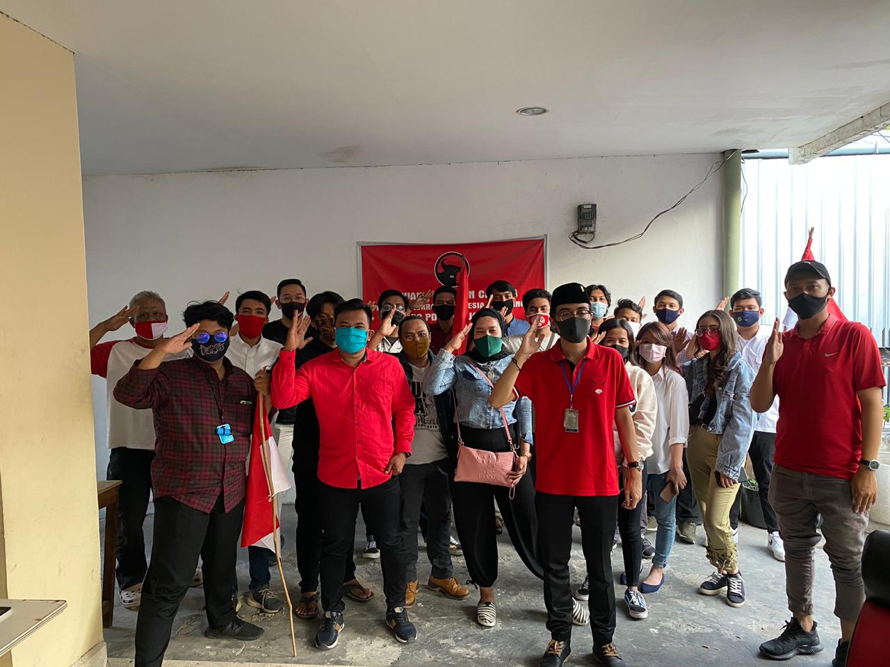 Taruna Merah Putih (TMP) Kota Surabaya saat berkegiatan di DPC PDI Perjuangan (PDIP) Surabaya. (Foto: PDIP Surabaya/Ngopibareng.id)