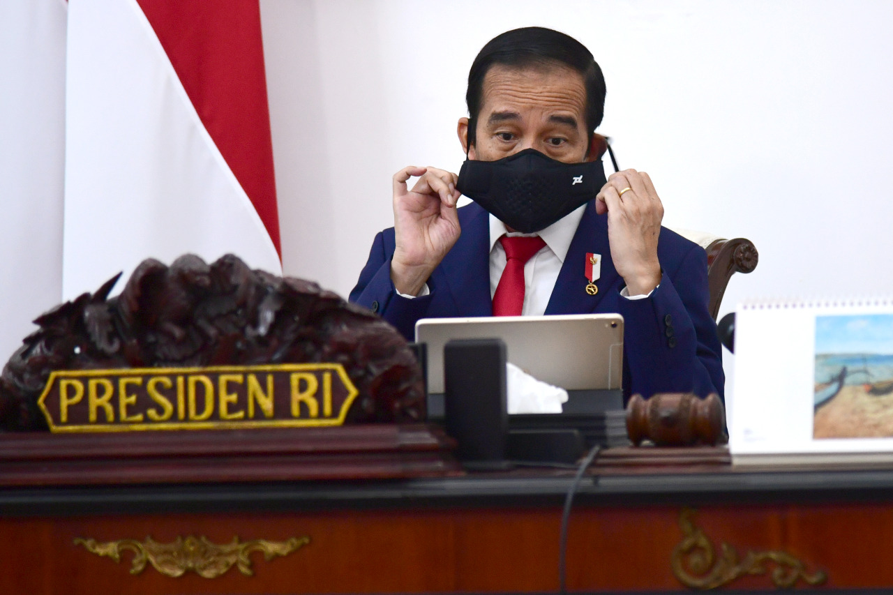Presiden Joko Widodo (Jokowi) memimpin rapat terbatas (Ratas) di Istana Merdeka, Jakarta, Senin 14 Februari 2020. (Foto: Setpres)