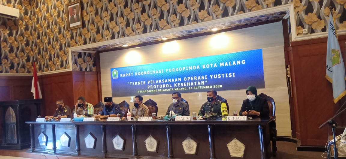 Walikota Malang, Sutiaji bersama Forkopimda Kota Malang saat Rakor Pendisplinan Kesehatan (Foto: Lalu Theo/ngopibareng.id)