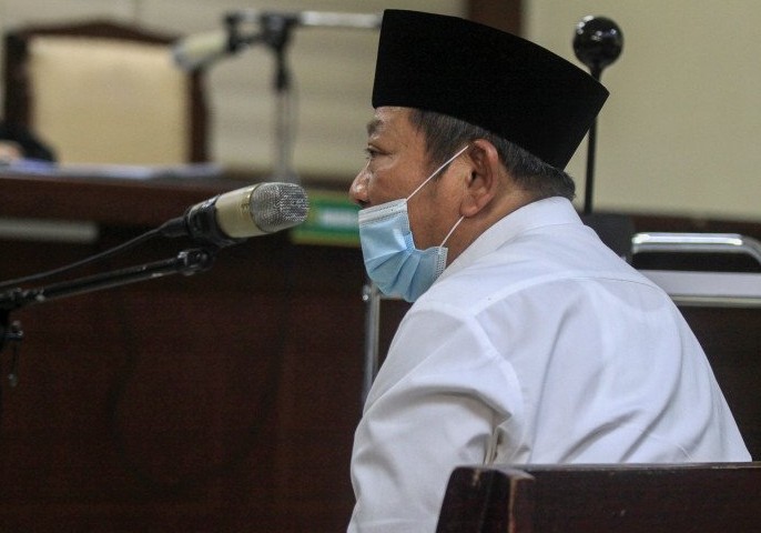 Saiful Ilah saat menjalani sidang di Pengadilan Tipikor Surabaya. (Foto: Ant)
