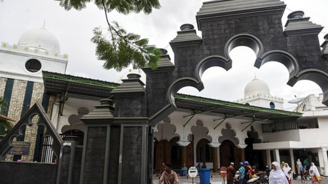 Suasana di Masjid Rahmat, Kebangkuning Surabaya. (Foto: Istiemwa)