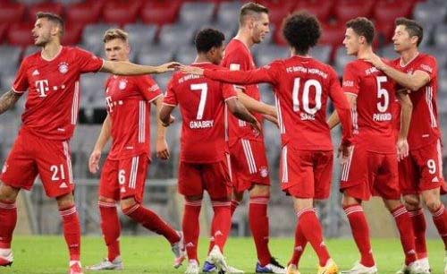 Para pemain Bayern Munich merayakan kemenangan atas  Schalke 04 dengan angka 8-0 pada laga pembuka  pembuka Liga Jerman, Jumat. (Foto:Reuters)