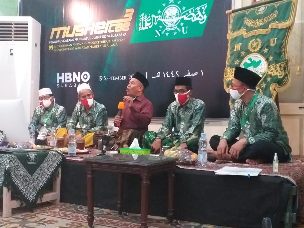 Ketua PWNU Jatim KH Marzuki Mustamar memberi sambutan di PCNU Surabaya, Sabtu 19 September 2020. (Foto: agus diyar)
