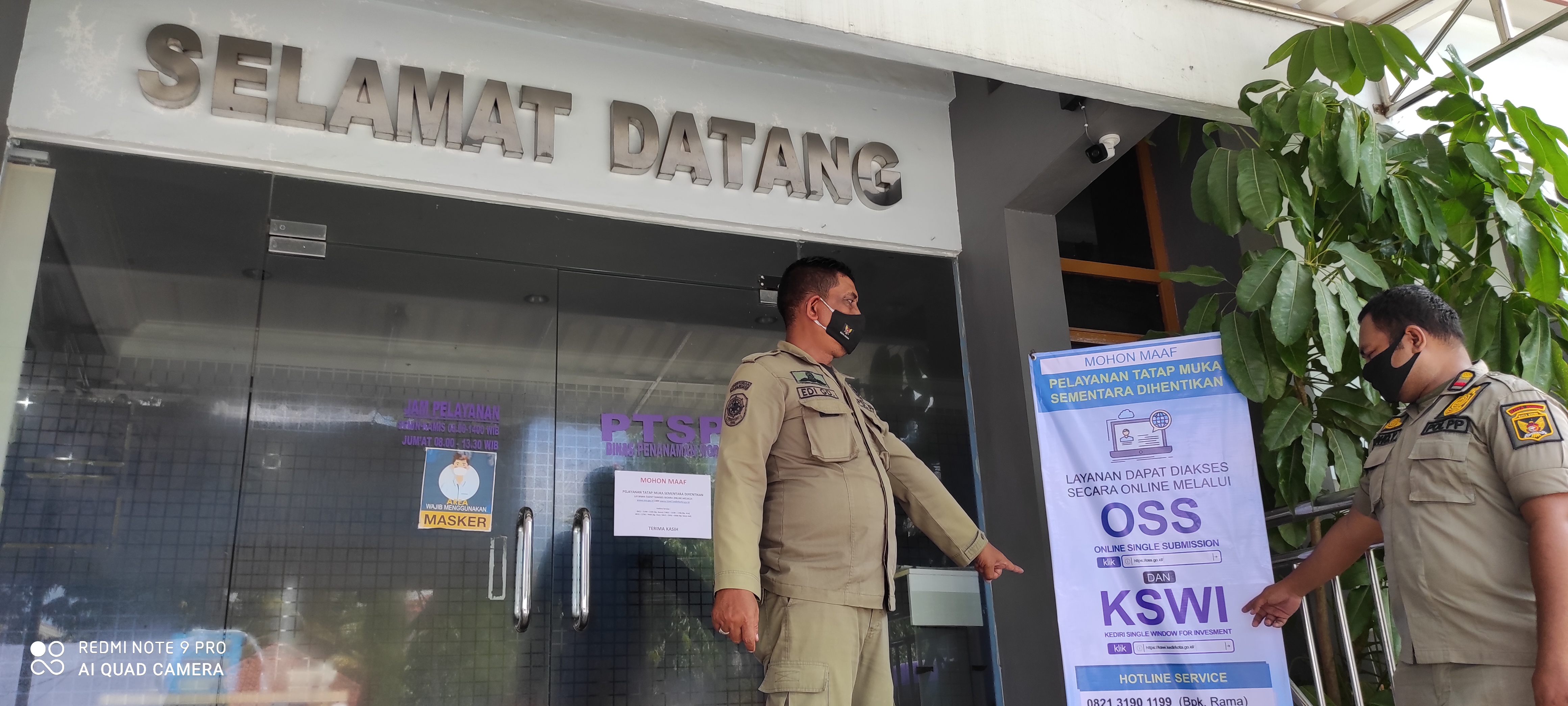 Penutupan sementara kantor Dinas Penanaman Modal dan Pelayanan Terpadu Satu Pintu (DPMPTSP) Kota Kediri. (Foto: Fendhy Plesmana/Ngopibareng.id)