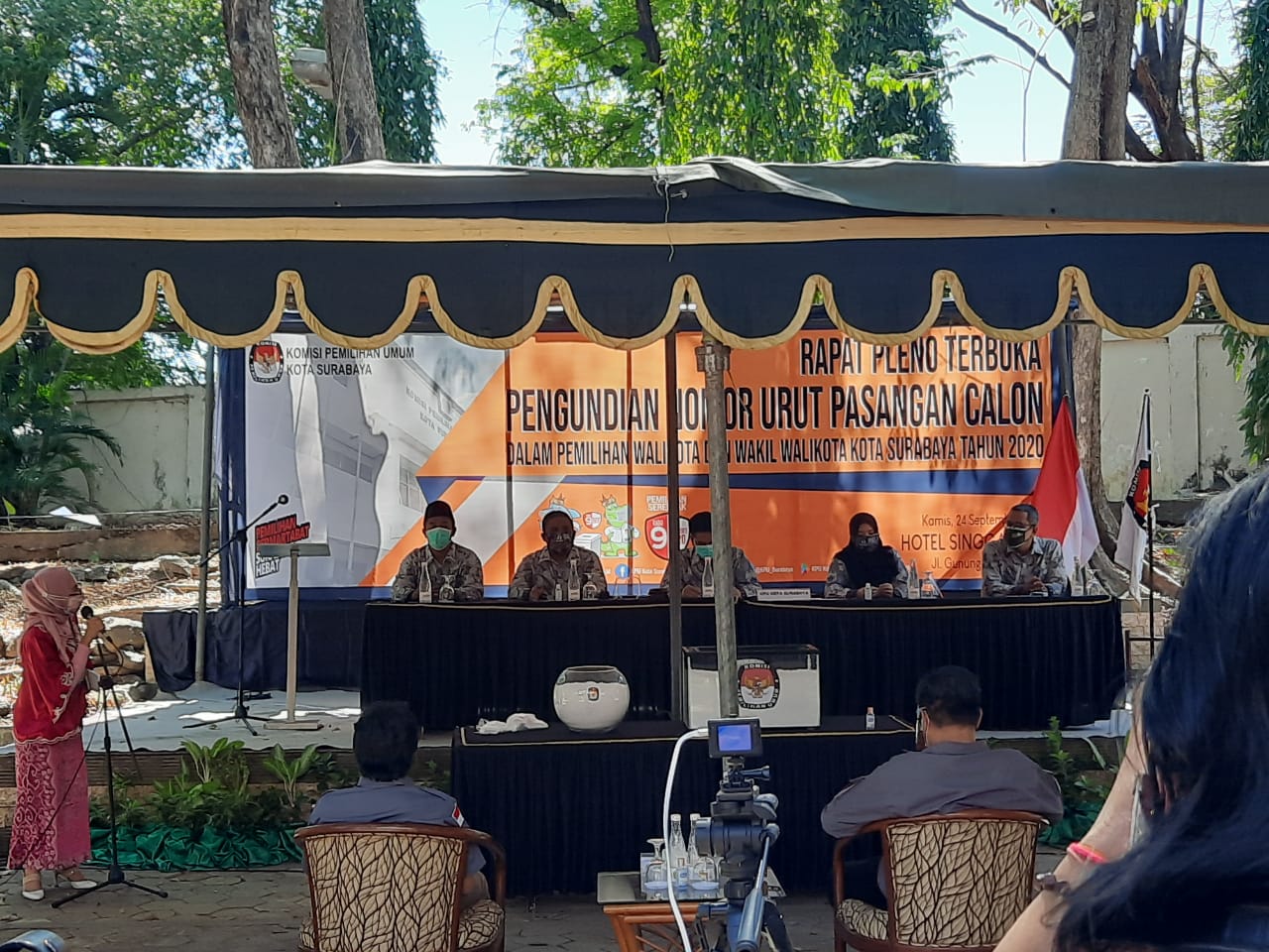 Rapat pleno terbuka KPU Kota Surabaya dengan agenda pengundian nomor urut pasangan calon walikota dan wakil walikota di Pilwali Surabaya. (Foto: Alief Sambogo/Ngopibareng.id)