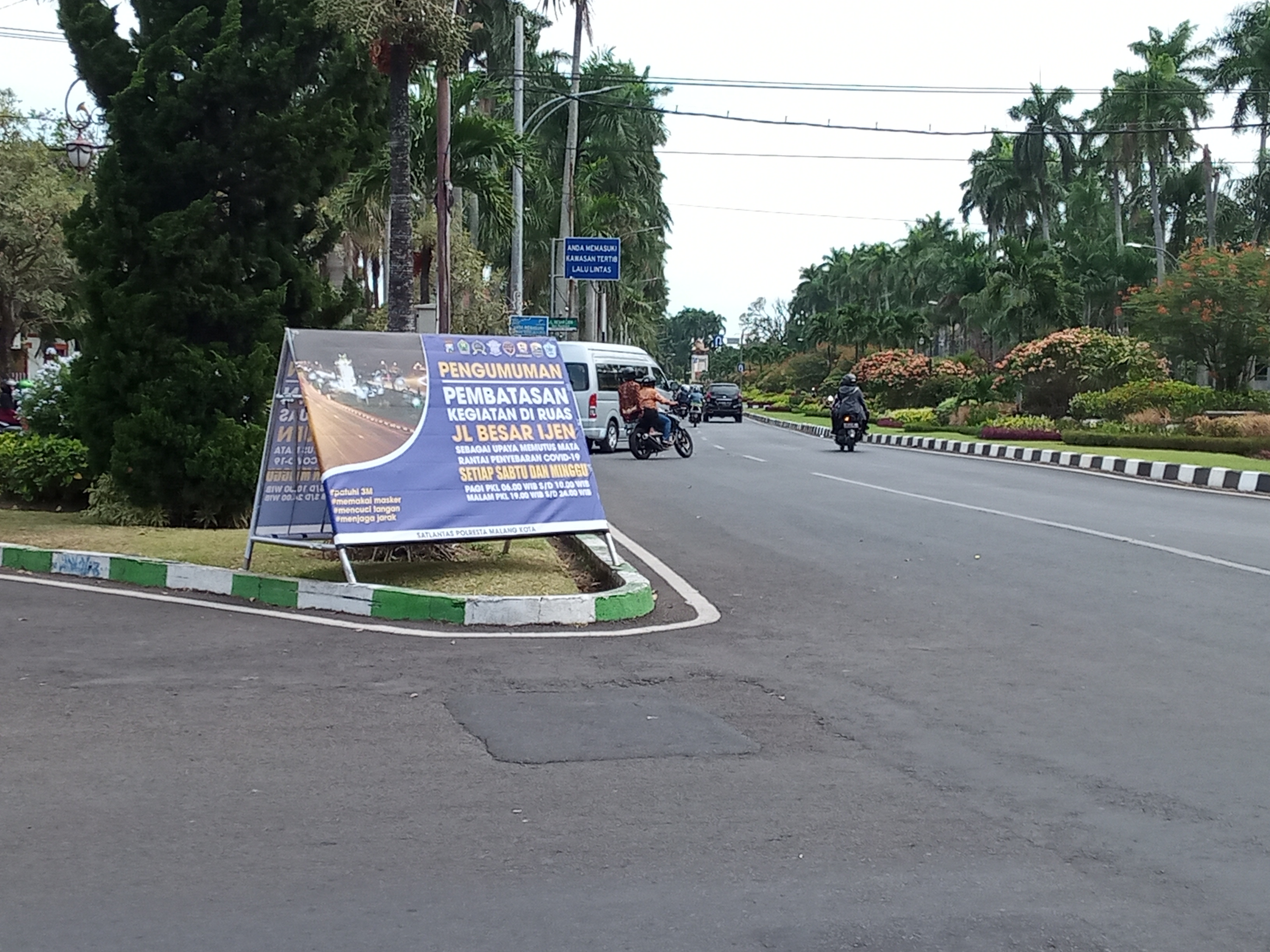 Papan pengumuman penutupan ruas jalan besar Idjen, Kota Malang. (Foto: Lalu Theo/Ngopibareng.id)