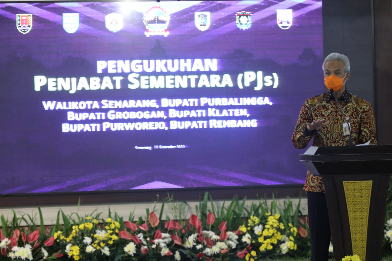 Gubernur Ganjar Pranowo saat melantik Pjs Bupati/Walikota. (Foto: Ist/Ngopibareng.id)