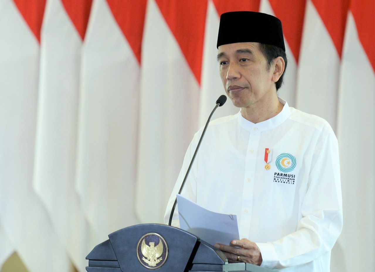 Presiden Joko Widodo saat memberi sambutan pada Muktamar IV, Parmusi, mengenakan baju koko berlogo Parmusi. (Foto: Setpres)