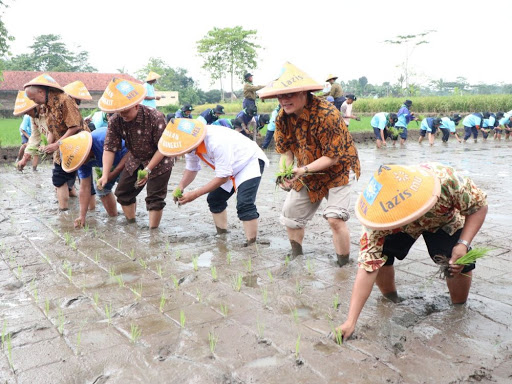 Kegiatan pertanian dilakukan kalangan Muhammadiyah. (Foto: istimewa)