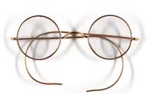 Sotheby's lelang memorabilia The Beatles termasuk kacamata John Lennon ini. 
