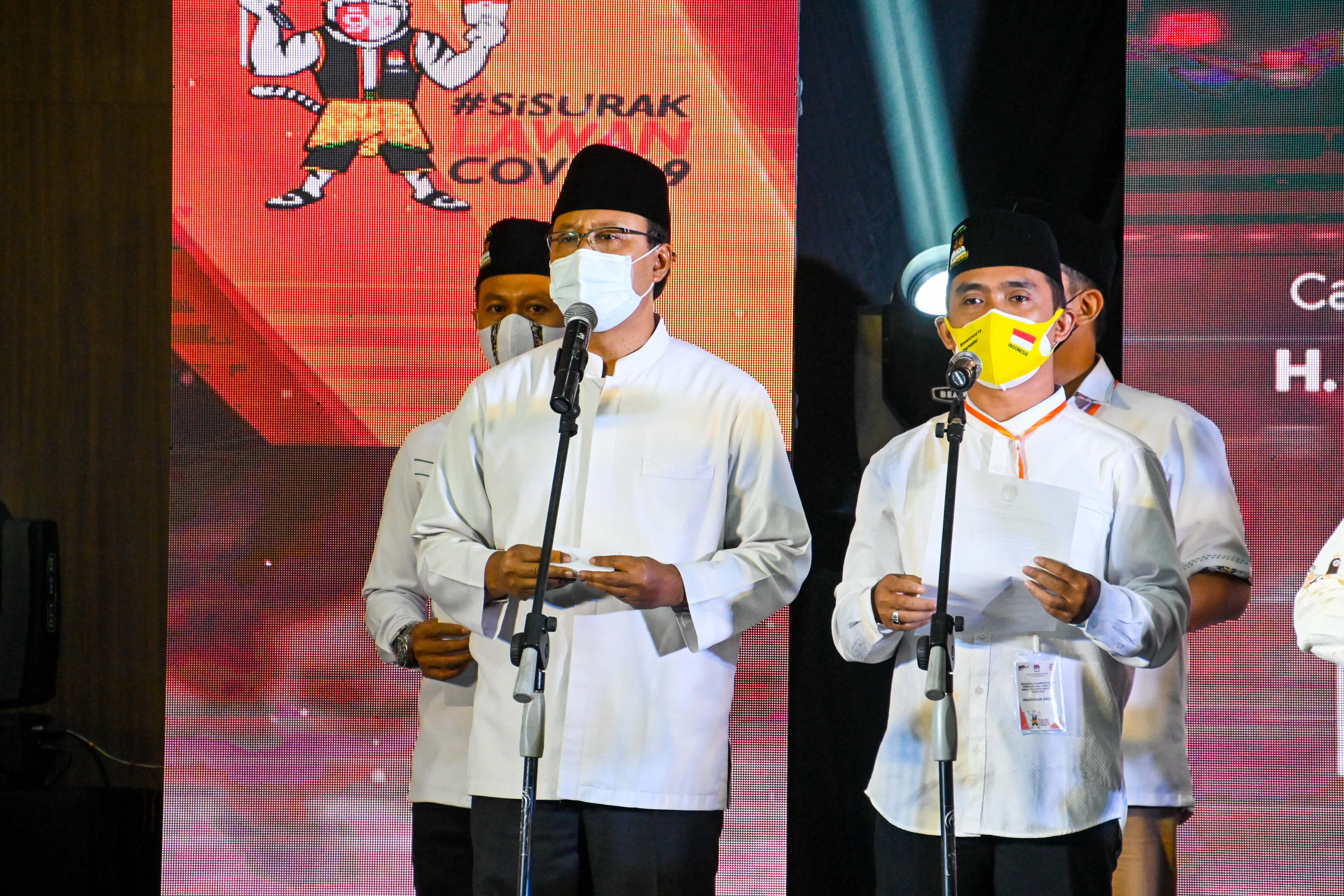 Calon Walikota Pasuruan Saifullah Yusuf (Gus Ipul) saat membacakan puisi saat deklarasi kampanye damai. (Foto: Ist/Ngopibareng.id)