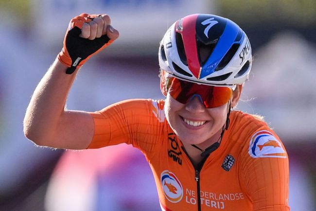 Anna van der Breggen  (Belanda) saat memenangkan kelas women road race UCI Road World  Championships 2020 di Imola, Italia. (Foto: istimewa)
