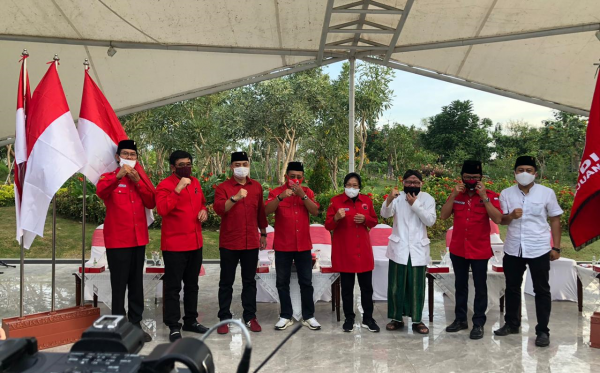 Walikota Surabaya Tri Rismaharini ketika ikut menemani Deklarasi Eri-Armuji di Taman Harmoni. (Foto: Andhi Dwi/Ngopibareng.id)
