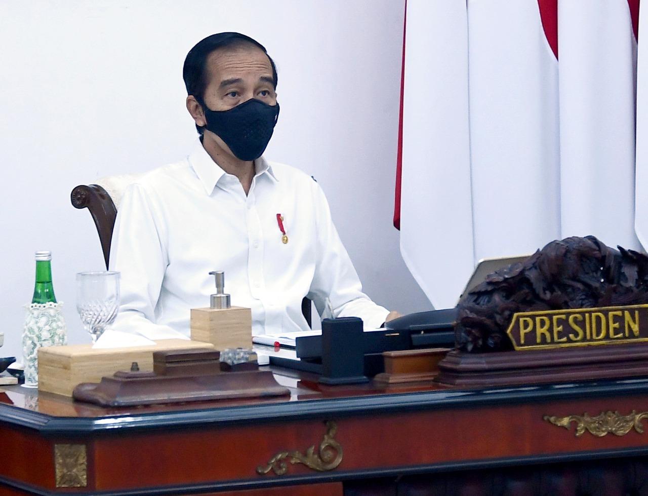 Presiden Joko Widodo (Jokowi) memimpin rapat terbatas membahas laporan Komite Penanganan Covid-19 dan Pemulihan Ekonomi Nasional melalui konferensi video dari Istana Merdeka, Jakarta, pada Senin, 28 September 2020. (Foto: Setpres)