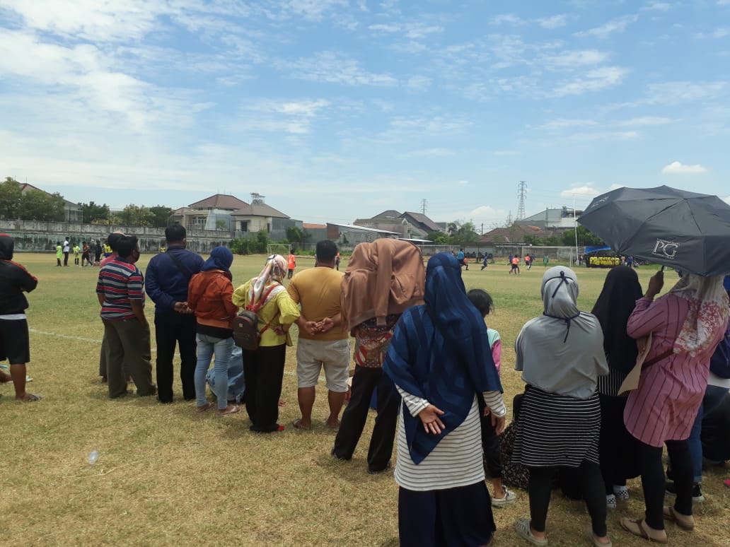 Suasana Armuji Cup yang berlangsung di lapangan Lakarsantri Surabaya. (Foto: Istimewa) 
