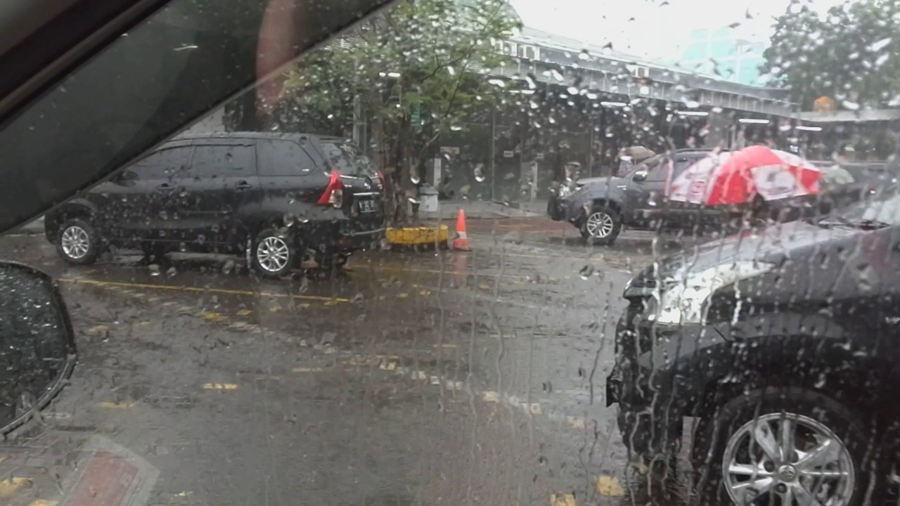 Musim hujan warga diimbau untuk waspada. (Foto: Ilustrasi)