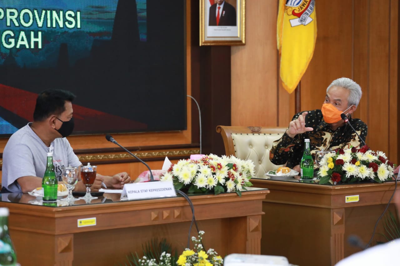 Gubernur Ganjar Pranowo saat berdiskusi dengan Kepala KSP Moeldoko. (Foto: Ist/Ngopibareng.id)