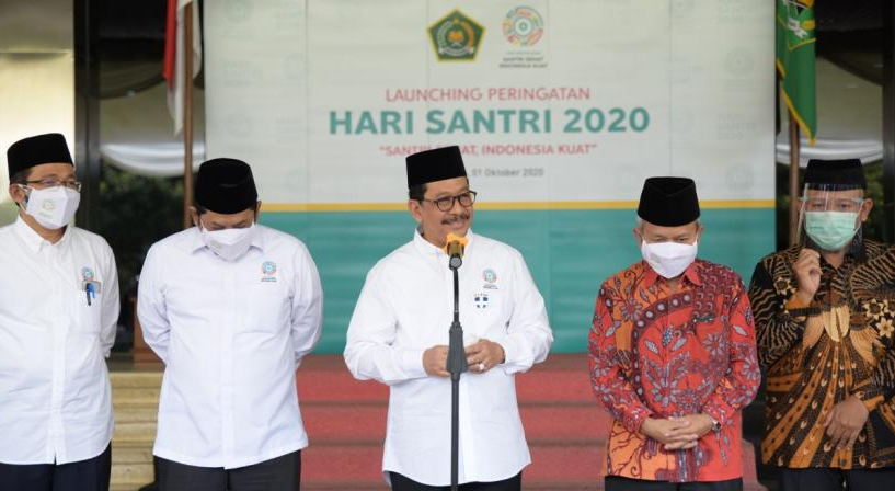 Wakil Menteri Agama (Wamenag) Zainut Tauhid (tengah) saat membuka rangkaian agenda peringatan Hari Santri 2020. (Foto: Dok. Kemenag)