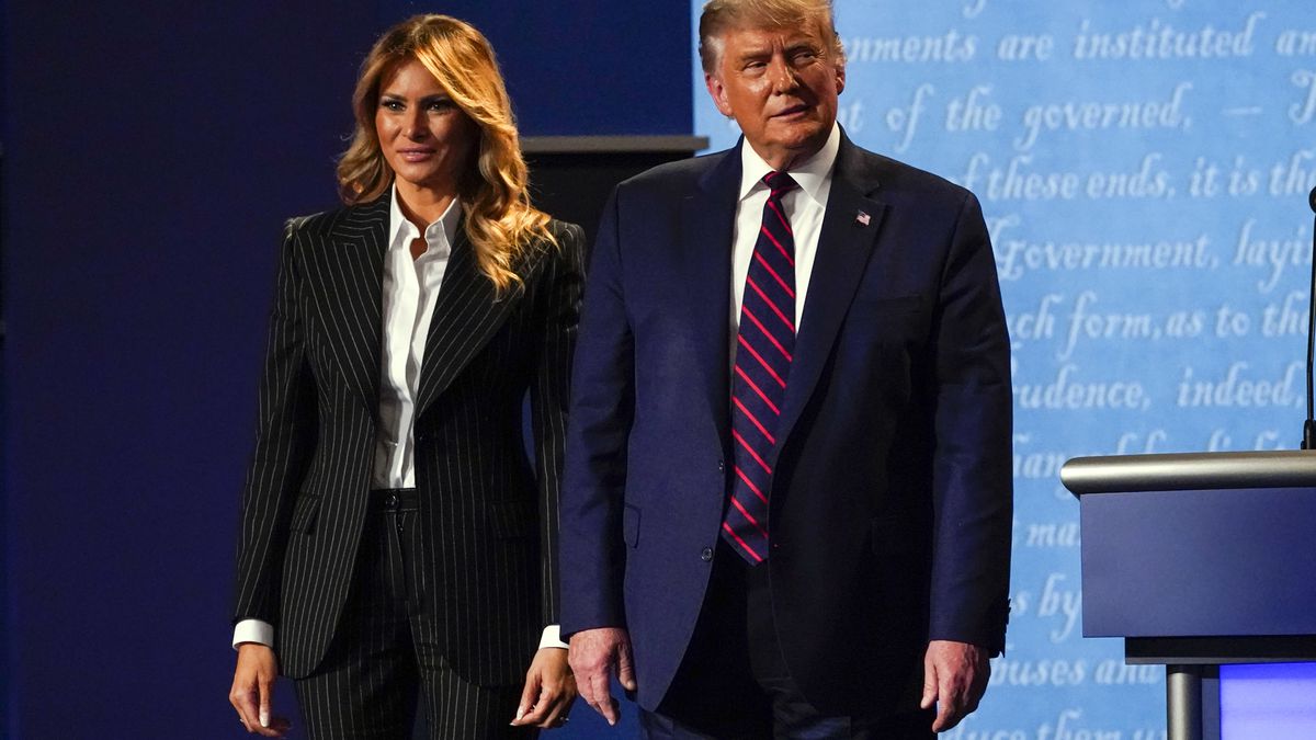 Donald Trump bersama istrinya, Melania. (Foto: fox32)