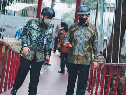 Gubernur DKI Jakarta Anies Baswedan dan Wakil Gubernur DKI Jakarta Riza Patria saat beraktivitas, pada Sabtu 3 Oktober 2020. (Foto: Instagram @aniesbaswedan)