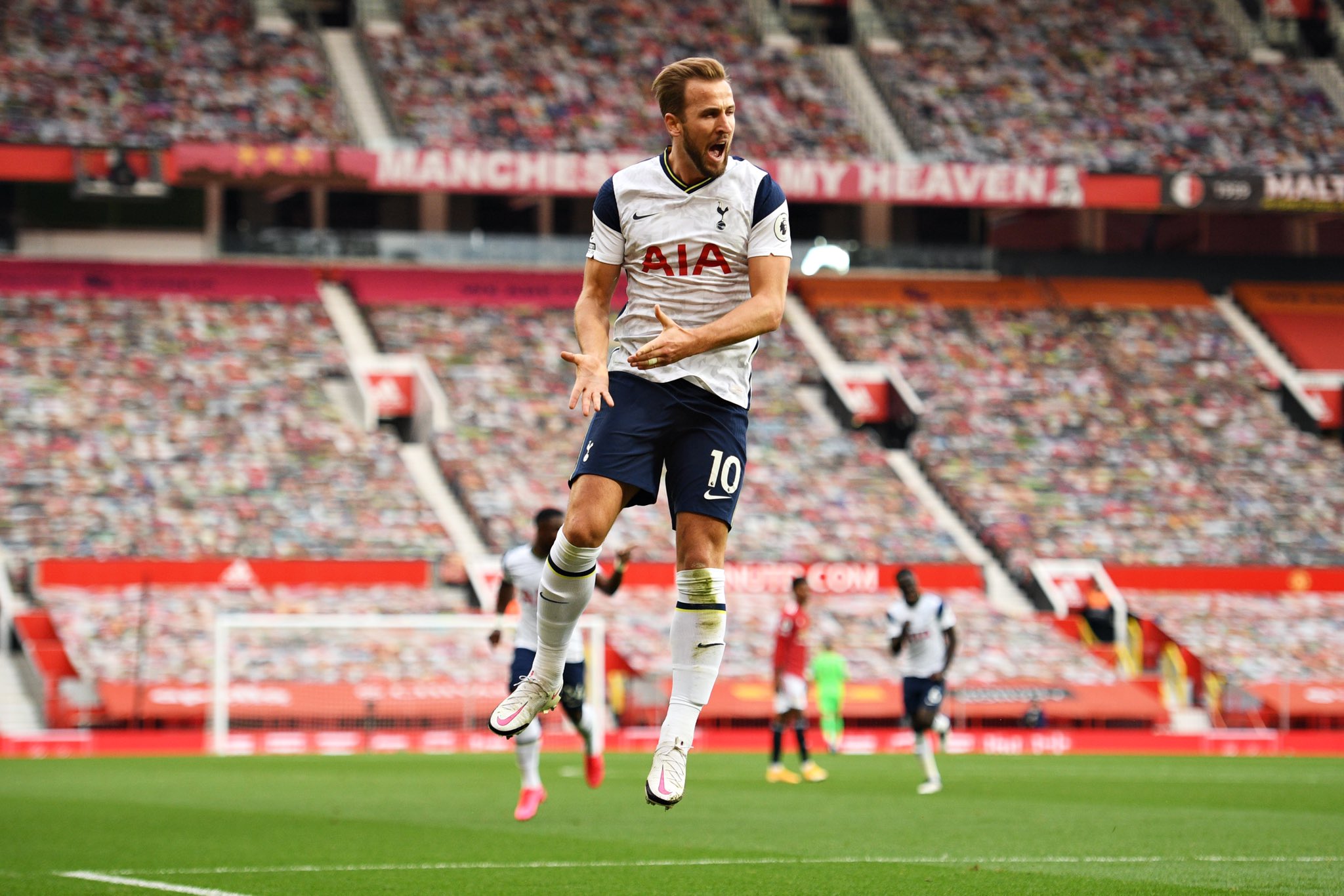 Harry Kane cetak dua gol saat Tottenham bantai MU di Old Trafford. (Foto: Twitter/@SpursOfficial) 