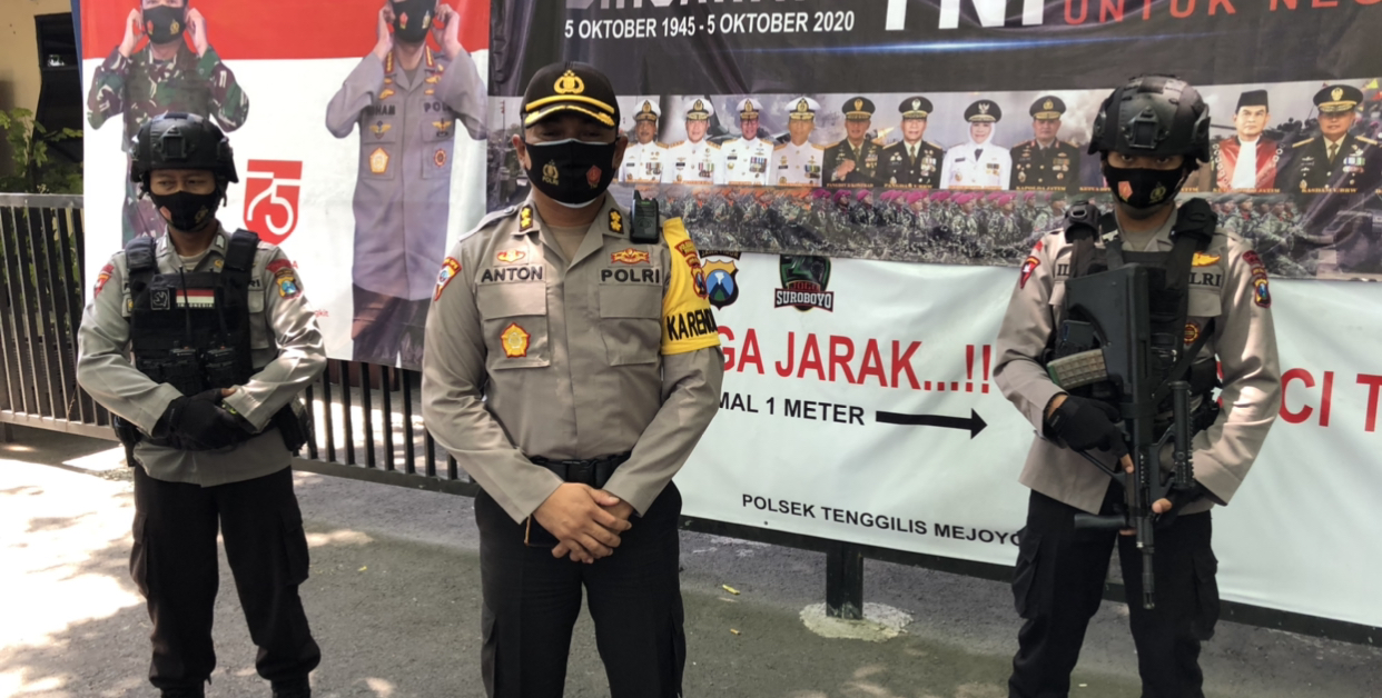 Kabag Ops Polrestabes Surabaya, AKBP Anton Elfrino Trisanto, ketika berada di Polsek Tenggilis, Selasa 6 Oktober 2020. (Foto: Andhi Dwi/Ngopibareng.id)