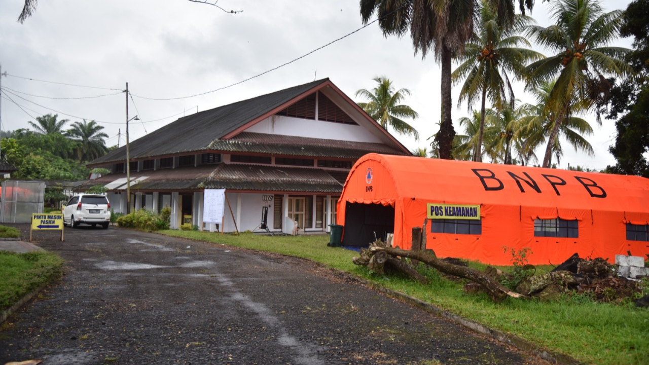 Gedung Diklat di Desa Tamansari, Kecamatan Licin yang digunakan sebagai tempat isolasi terpusat untuk pasien Covid-19 dengan status OTG. (Foto: Istimewa)